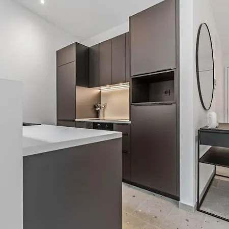 Willa Luxurious 2br Apt With Balcony In Luksemburg