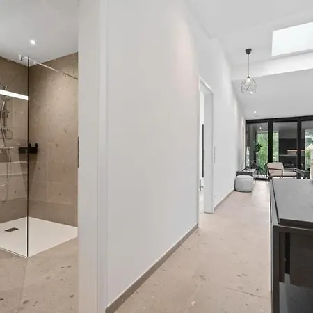 Luxurious 2br Apt With Balcony In Willa