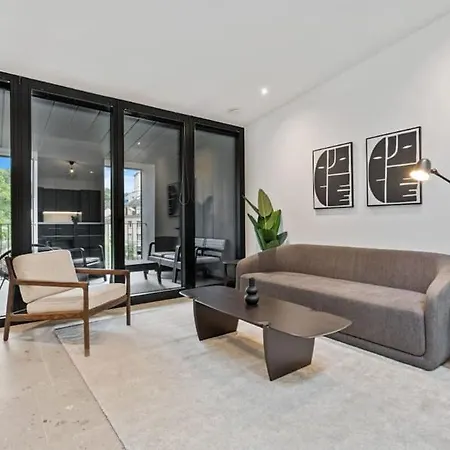 Luxurious 2br Apt With Balcony In Willa