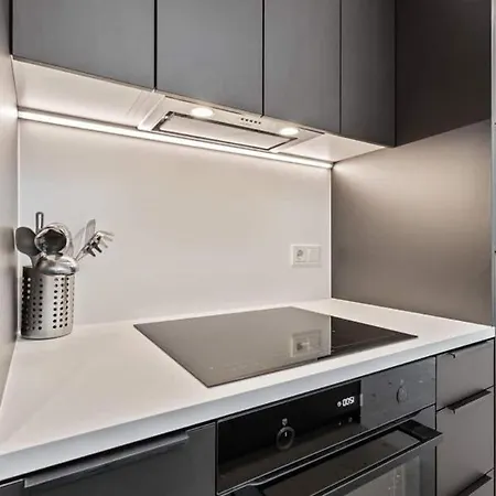 Willa Luxurious 2br Apt With Balcony In *